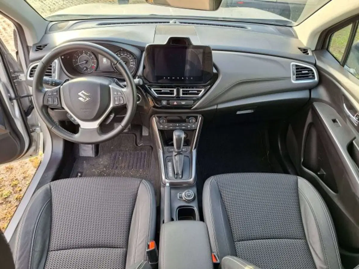 Suzuki S-Cross usata a Como (8)