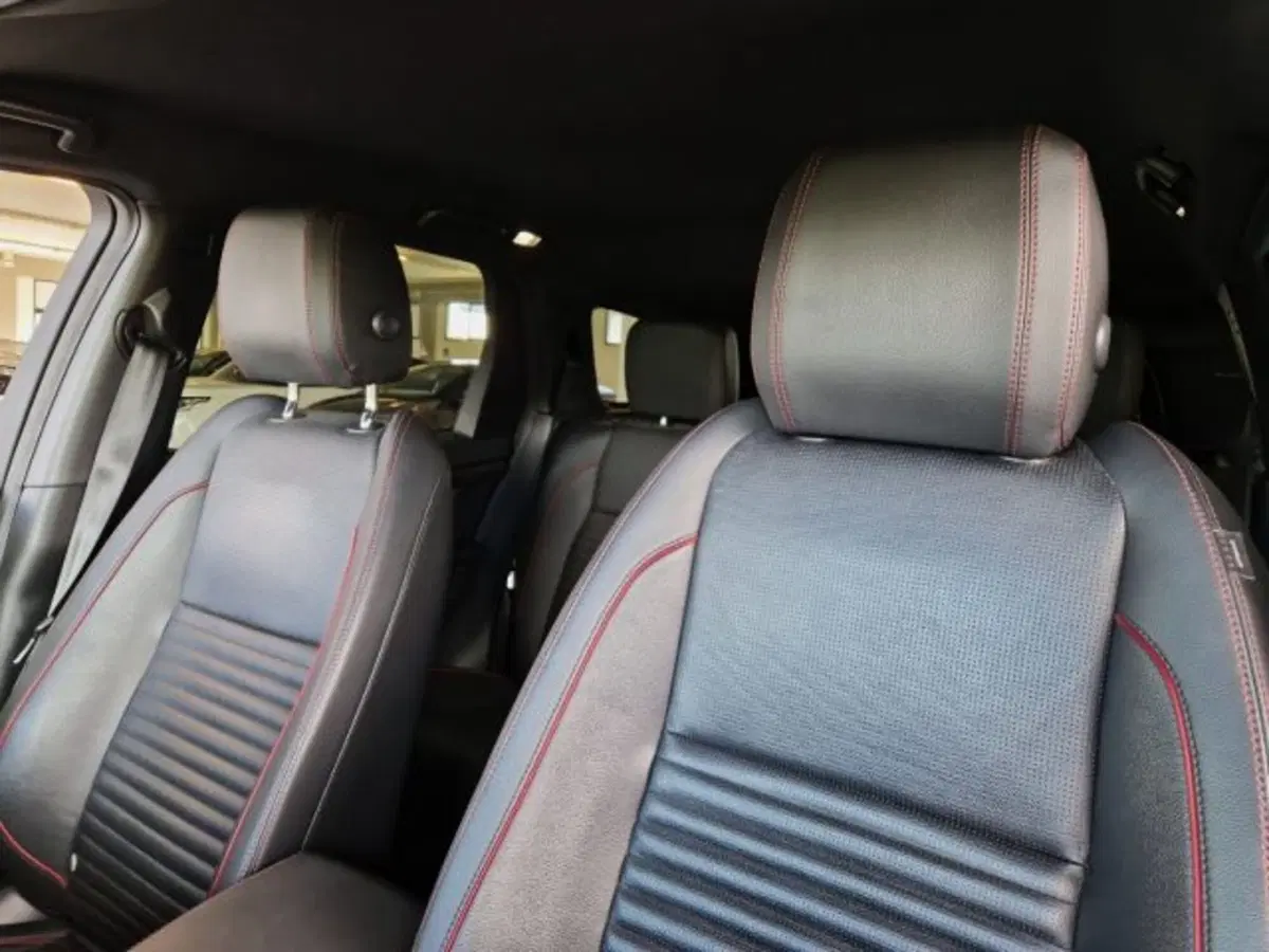 Land Rover Discovery Sport usata a Livorno (15)