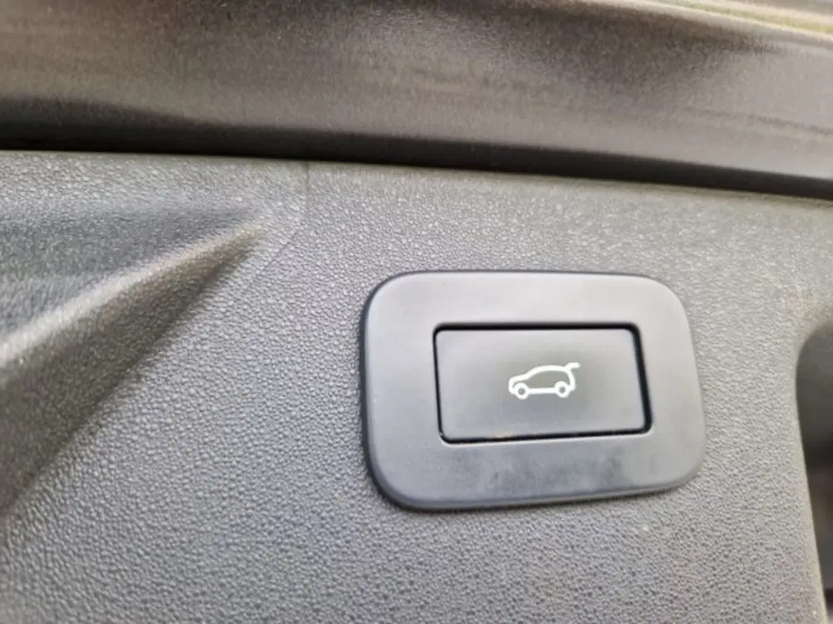 Land Rover Discovery Sport usata a Livorno (20)