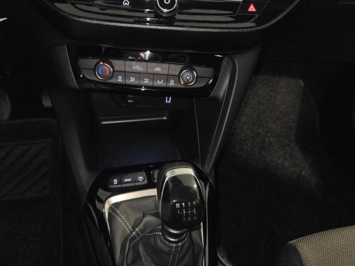 Opel Corsa usata a Genova (16)