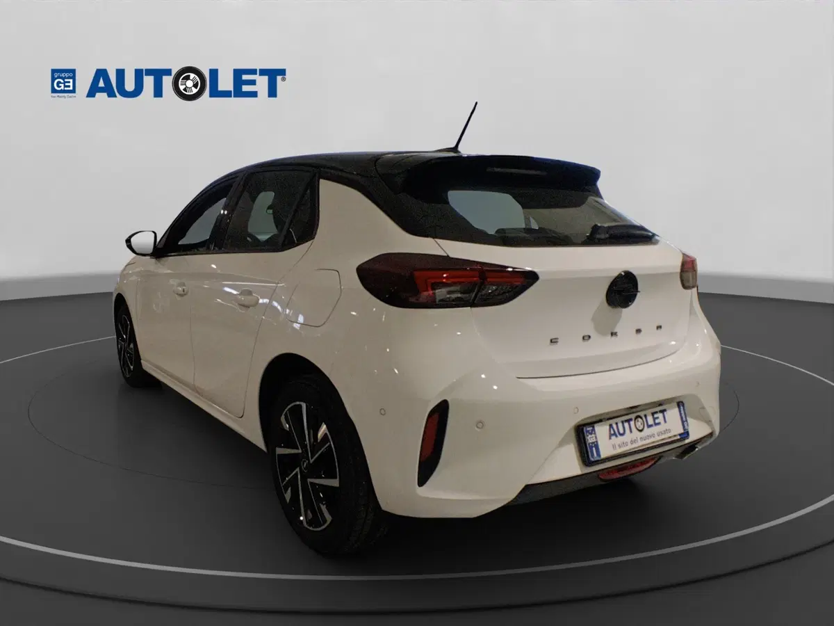 Opel Corsa usata a Genova (8)