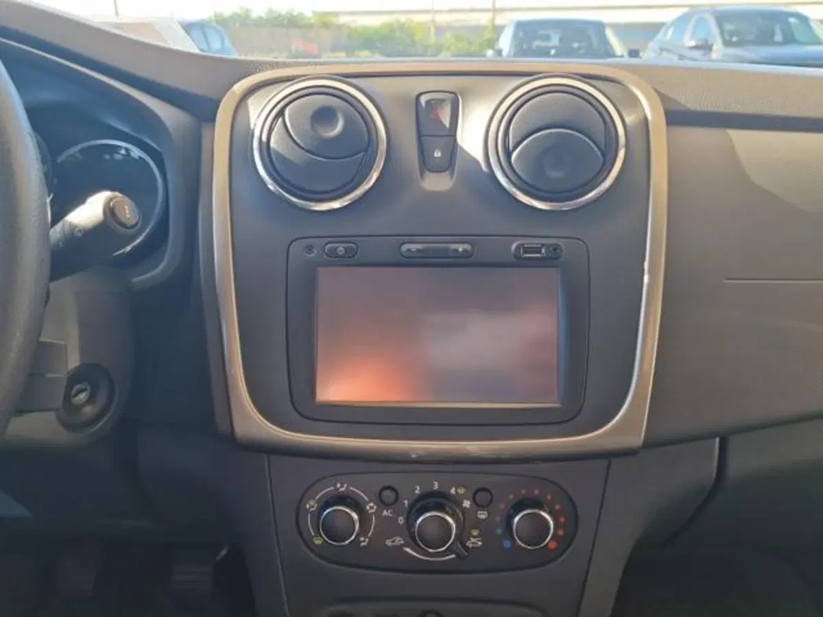 Dacia Logan usata a Salerno (15)