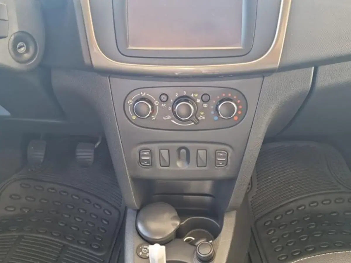 Dacia Logan usata a Salerno (16)