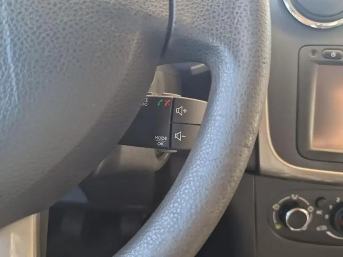 Dacia Logan usata a Salerno (18)