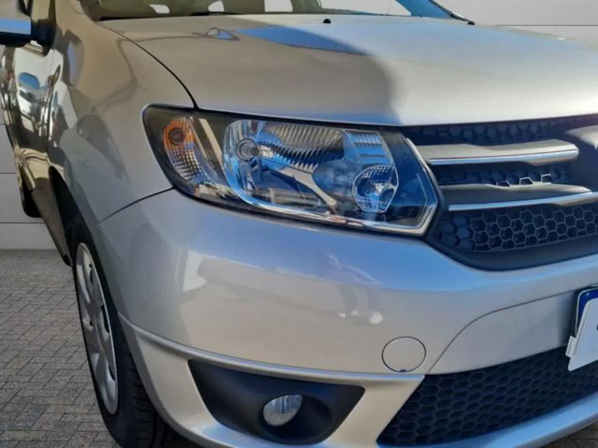 Dacia Logan usata a Salerno (8)