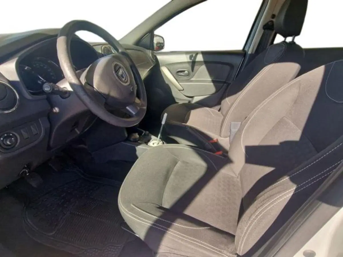 Dacia Logan usata a Salerno (9)