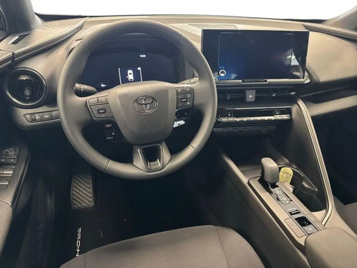 Toyota Toyota C-HR nuova a Prato (11)
