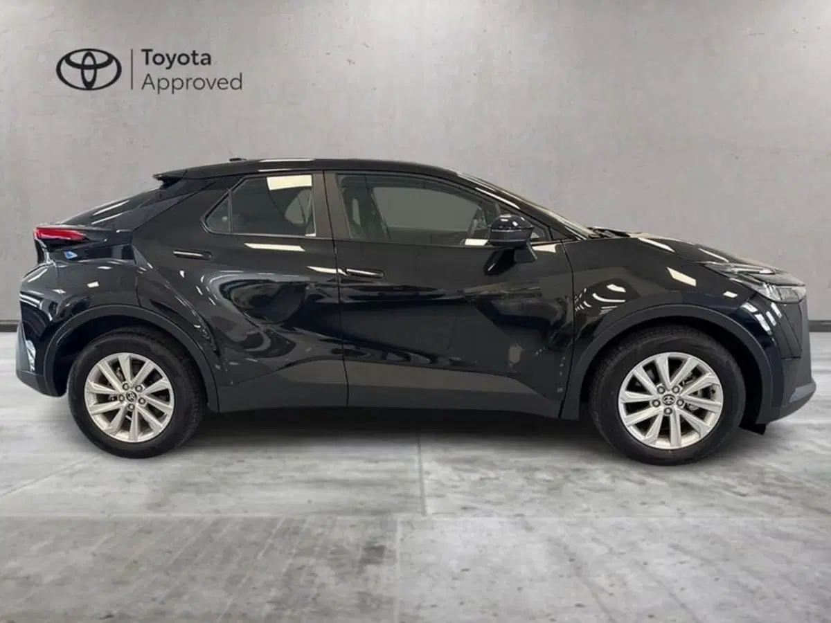 Toyota Toyota C-HR nuova a Prato (5)