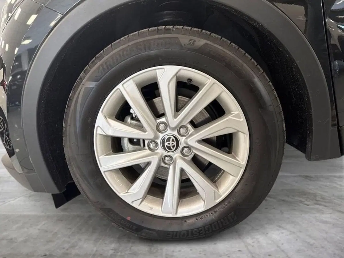 Toyota Toyota C-HR nuova a Prato (9)