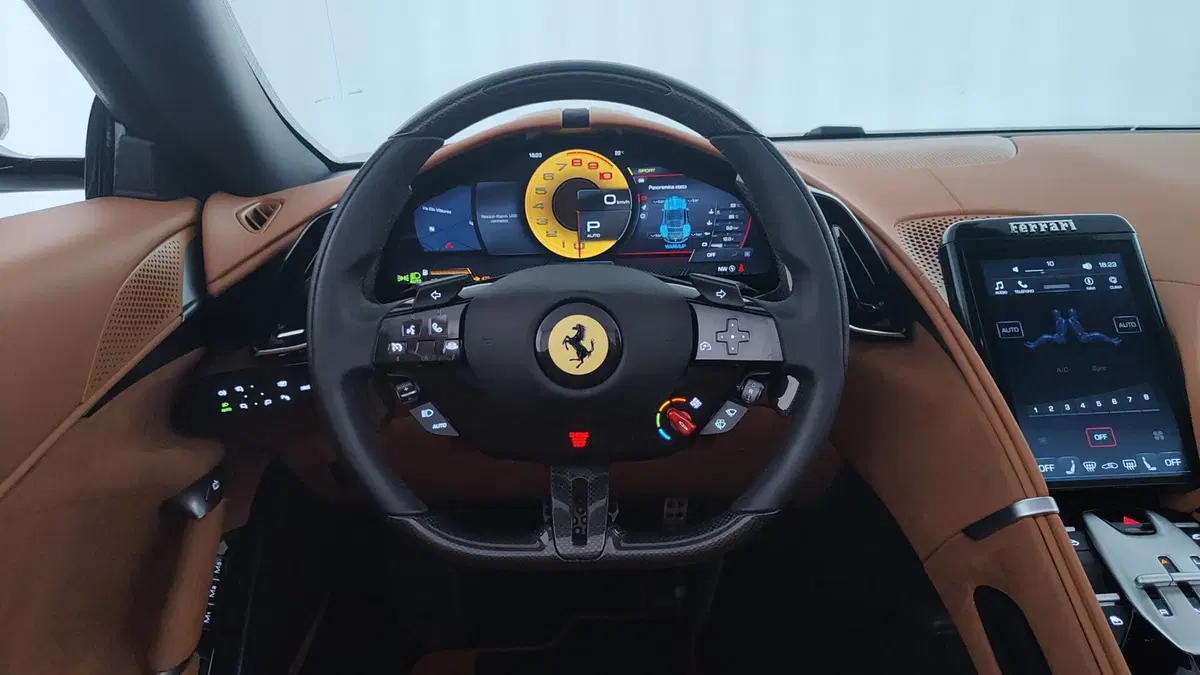 Ferrari Roma Spider usata a Perugia (17)