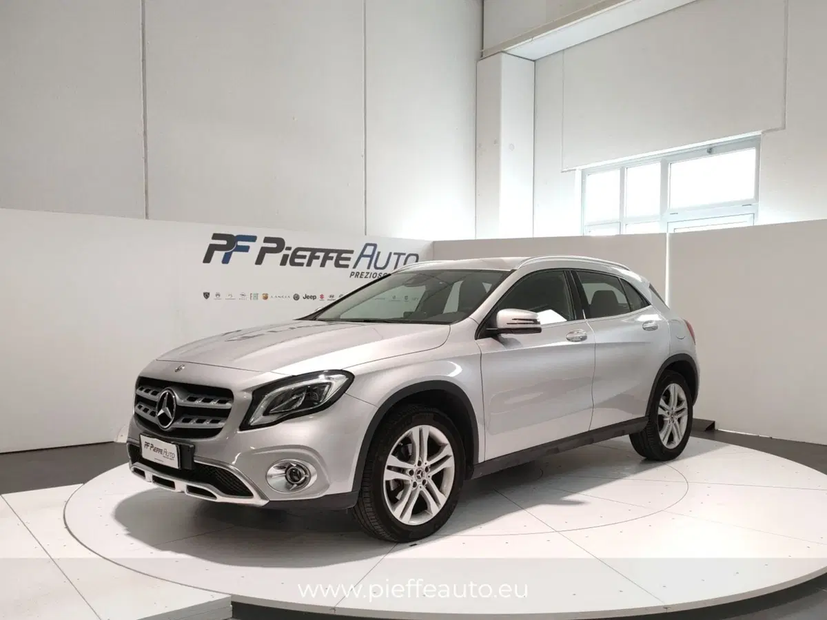 Mercedes-Benz GLA SUV usata a L'Aquila