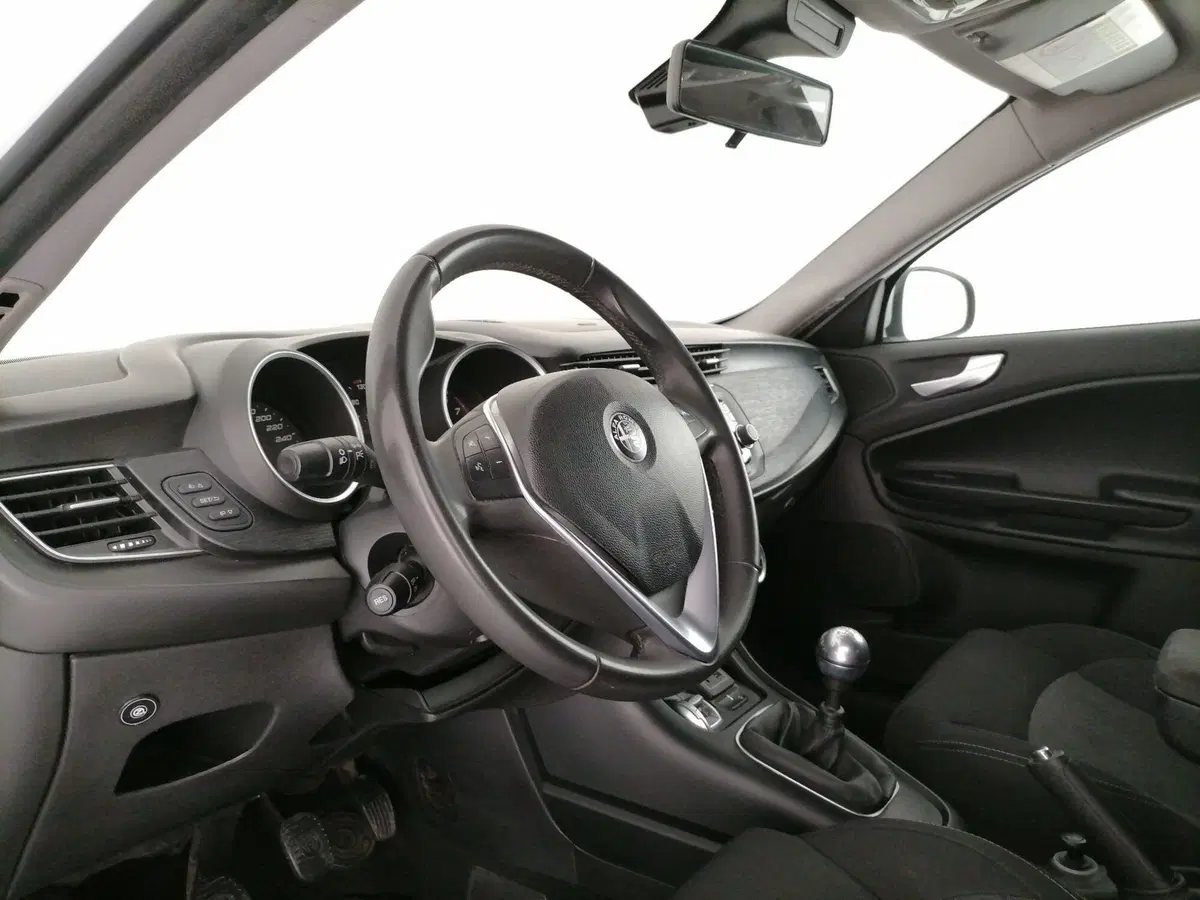 Alfa Romeo Giulietta usata a Roma (11)
