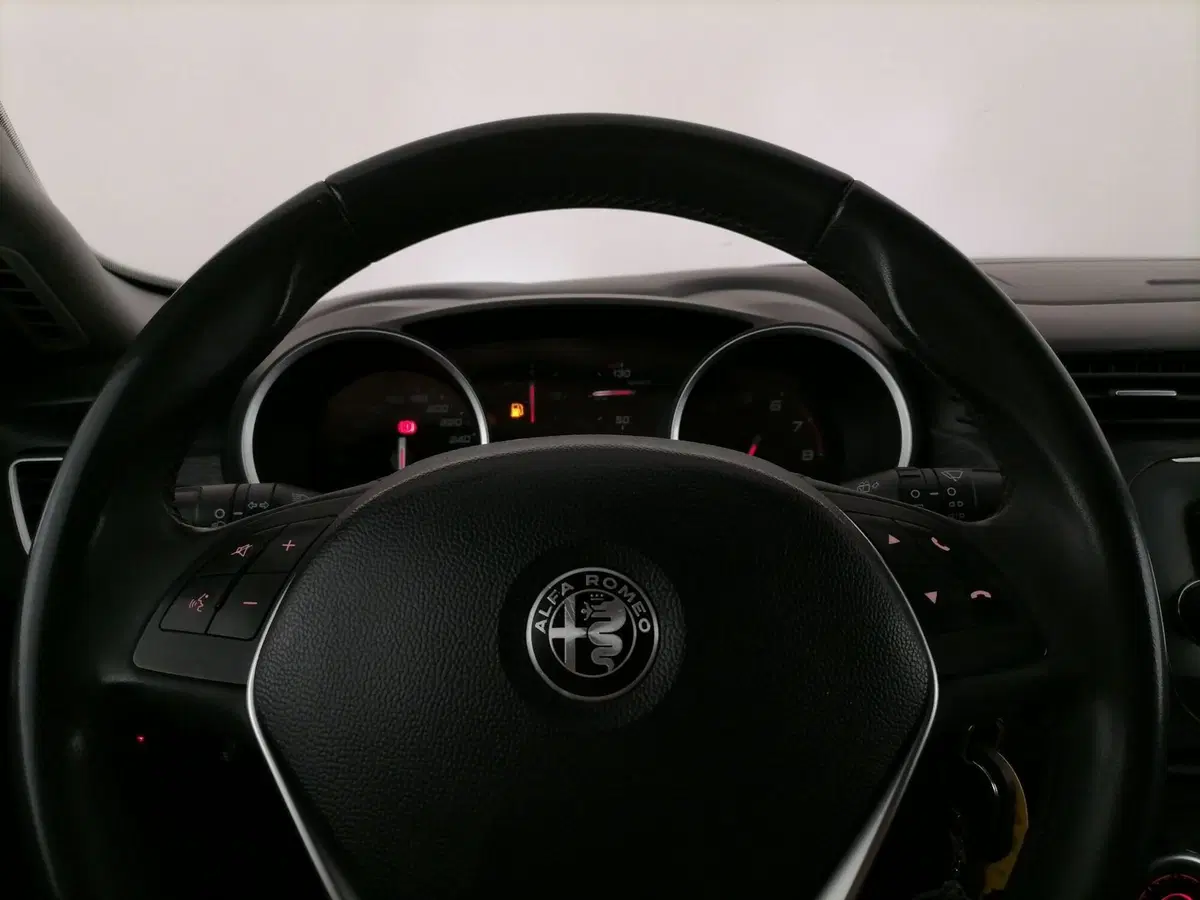 Alfa Romeo Giulietta usata a Roma (18)