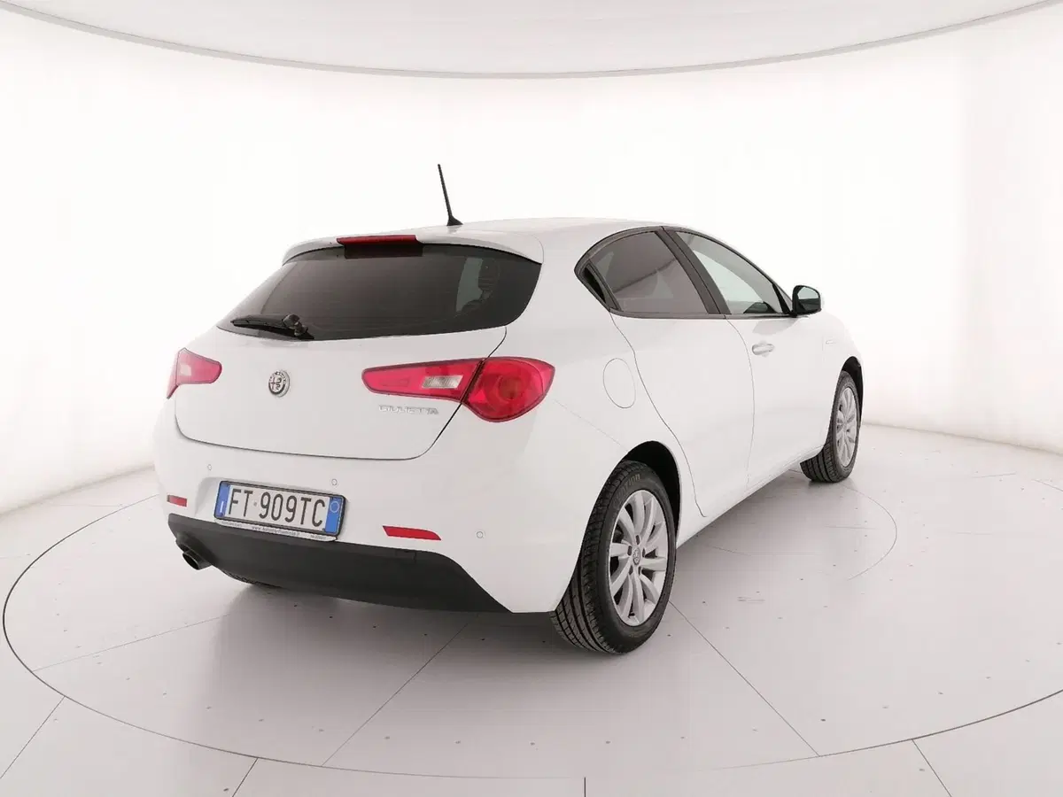 Alfa Romeo Giulietta usata a Roma (2)