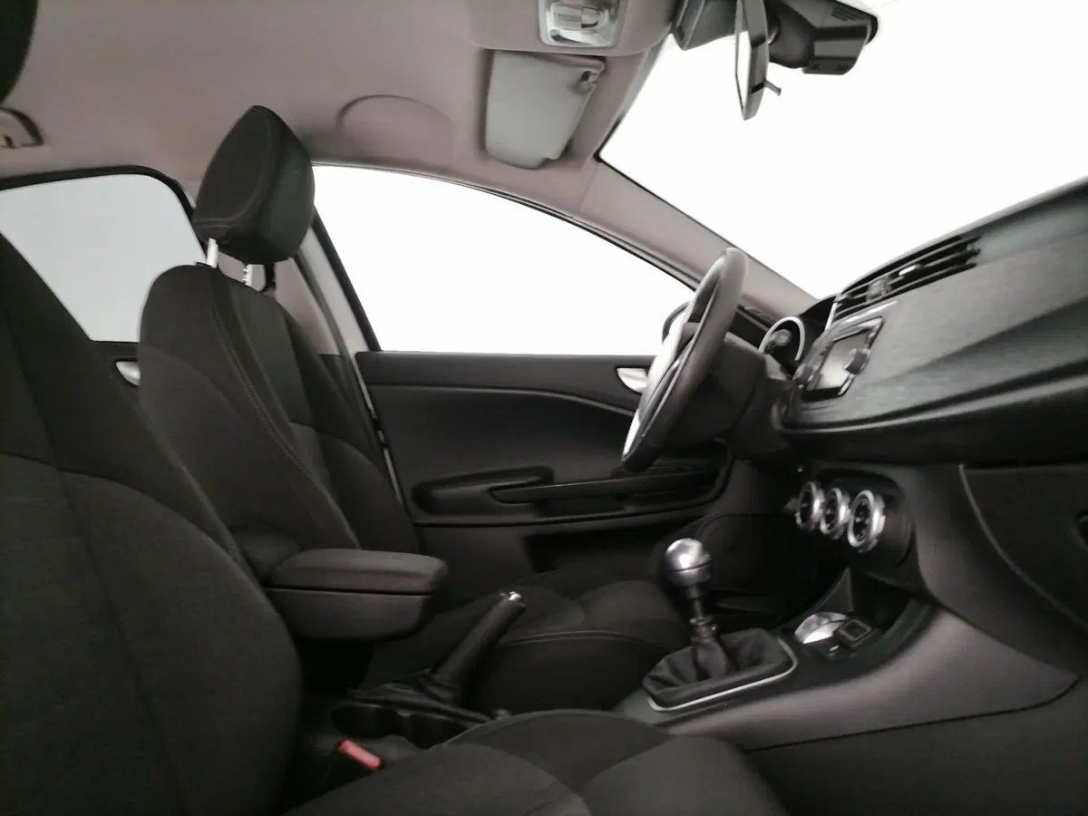 Alfa Romeo Giulietta usata a Roma (6)
