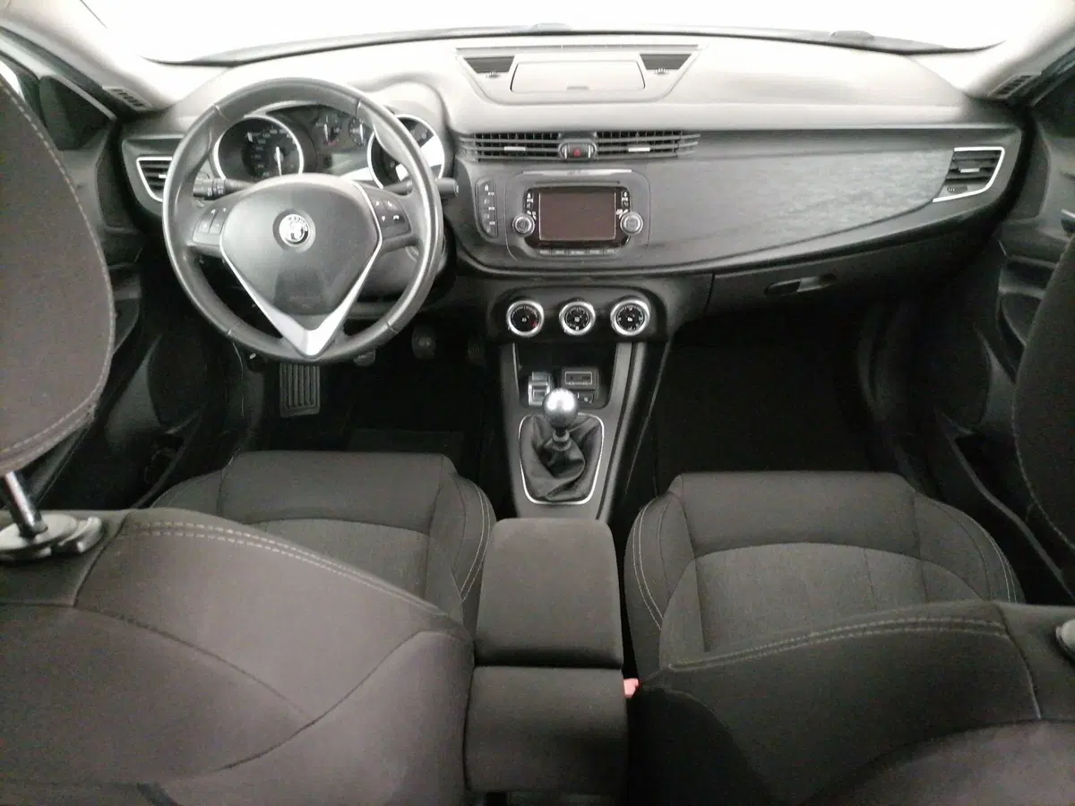 Alfa Romeo Giulietta usata a Roma (9)
