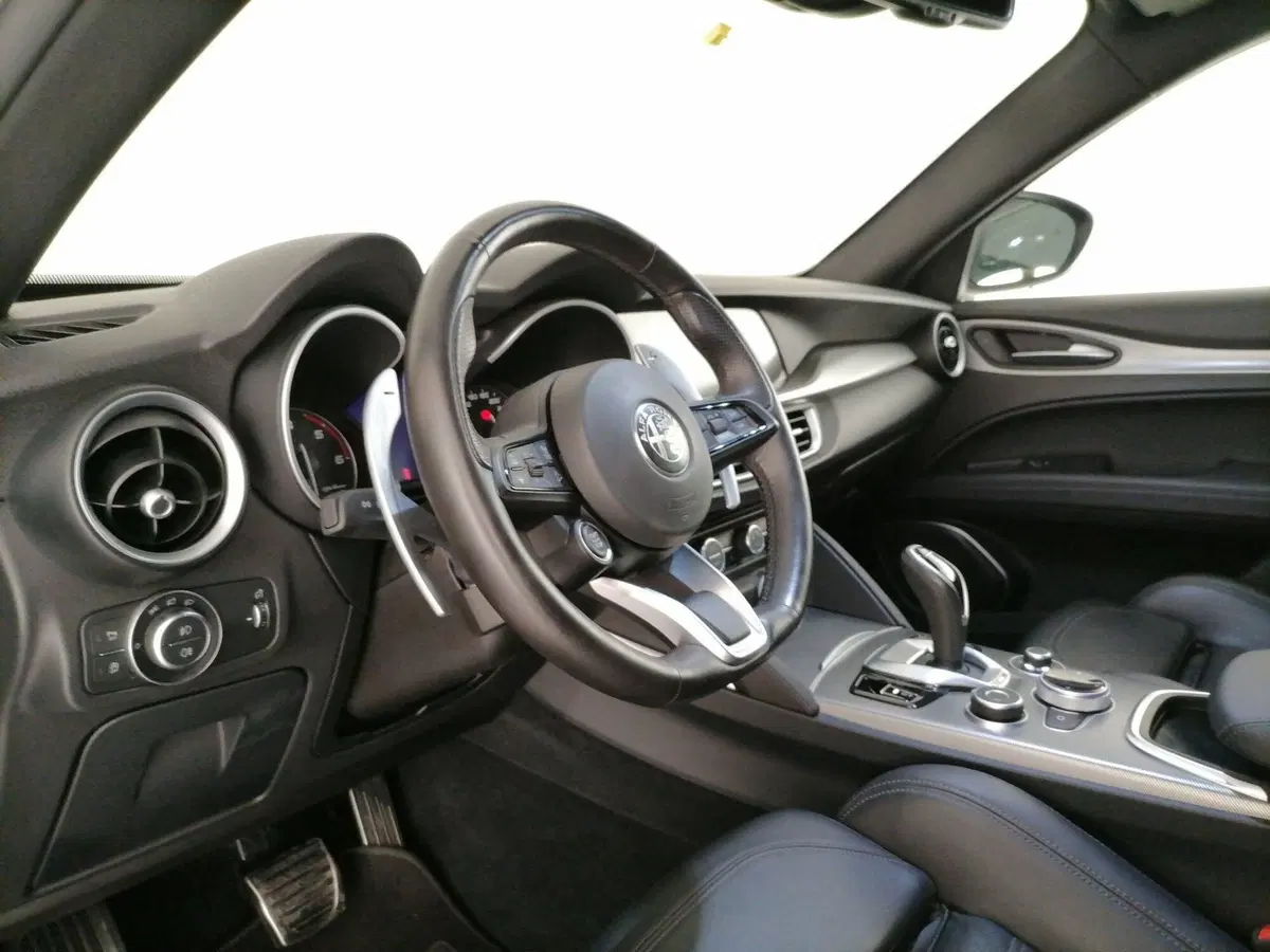 Alfa Romeo Stelvio usata a Roma (12)
