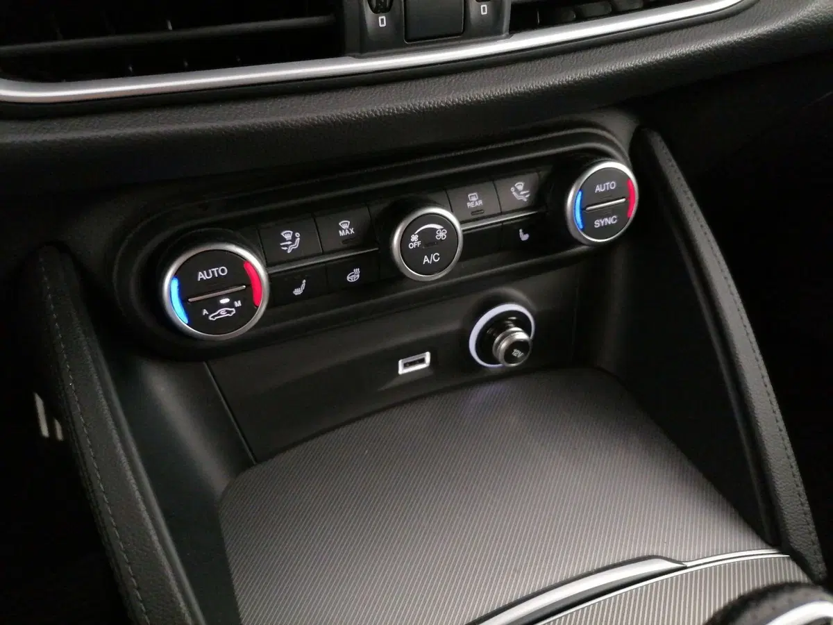 Alfa Romeo Stelvio usata a Roma (15)