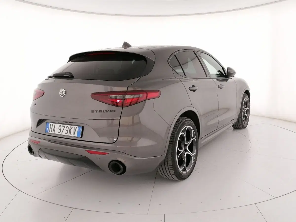 Alfa Romeo Stelvio usata a Roma (2)