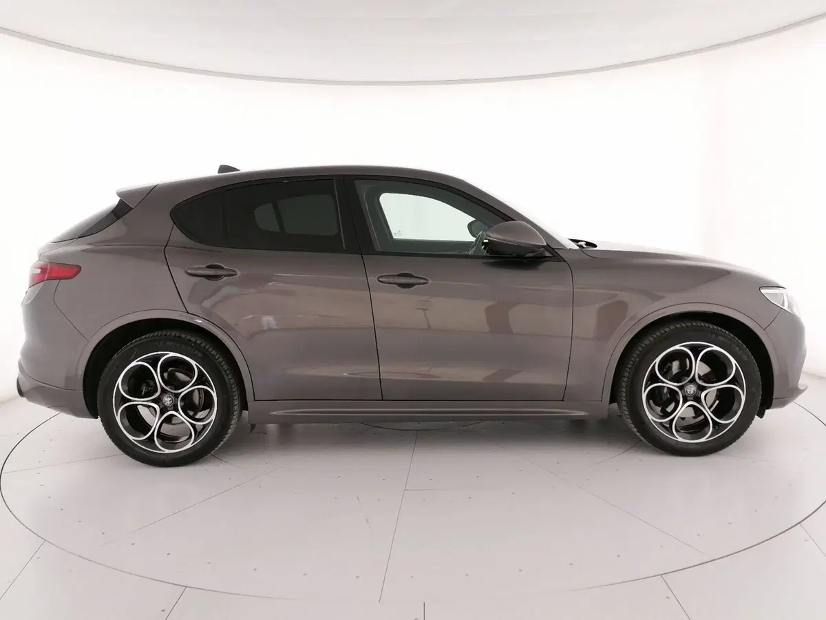 Alfa Romeo Stelvio usata a Roma (3)