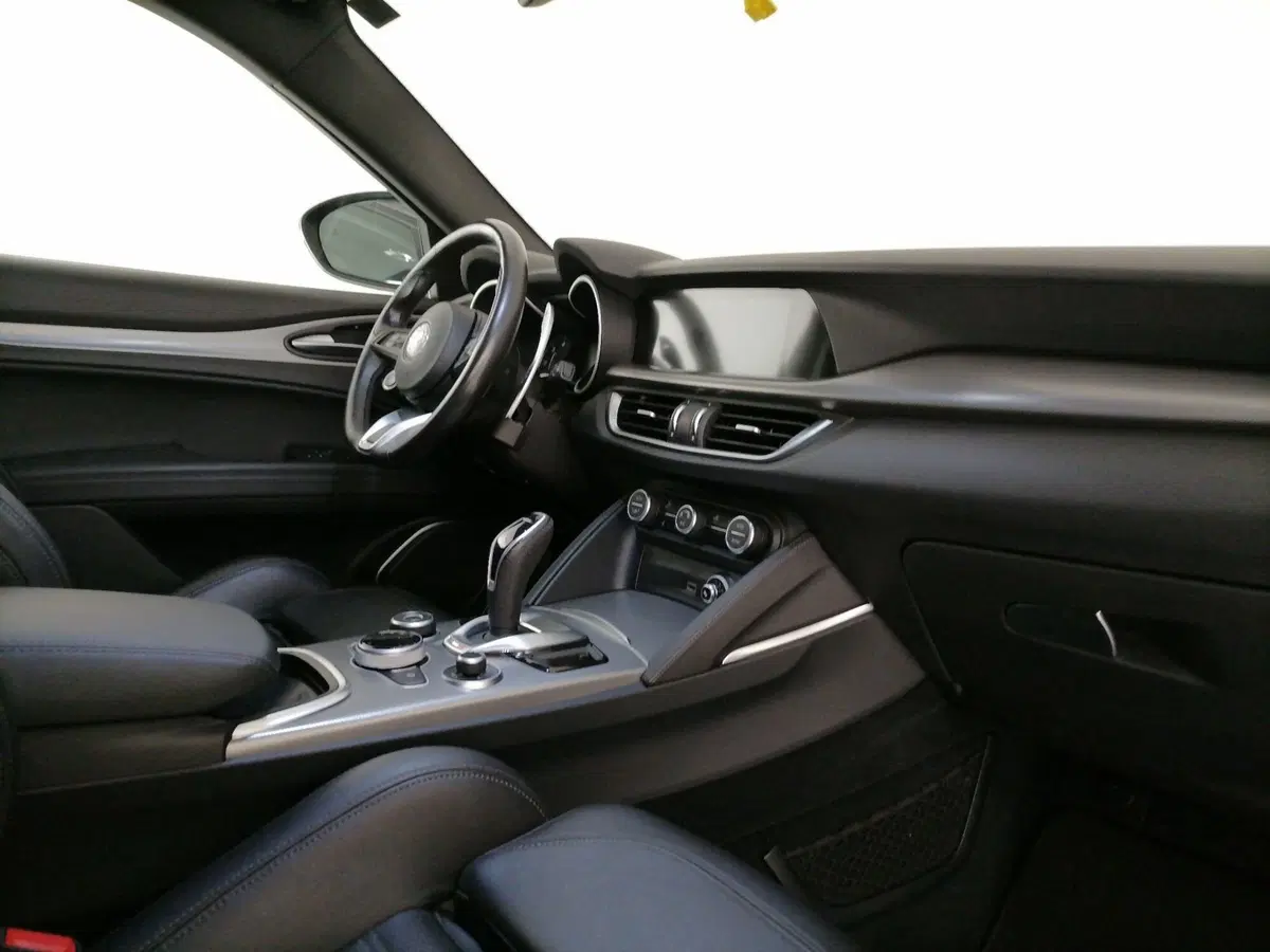 Alfa Romeo Stelvio usata a Roma (7)