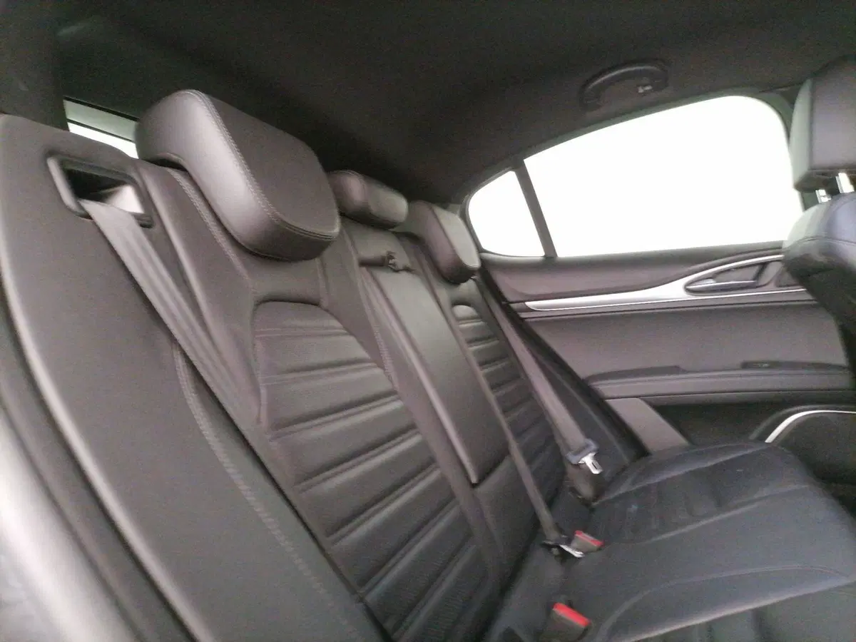 Alfa Romeo Stelvio usata a Roma (8)