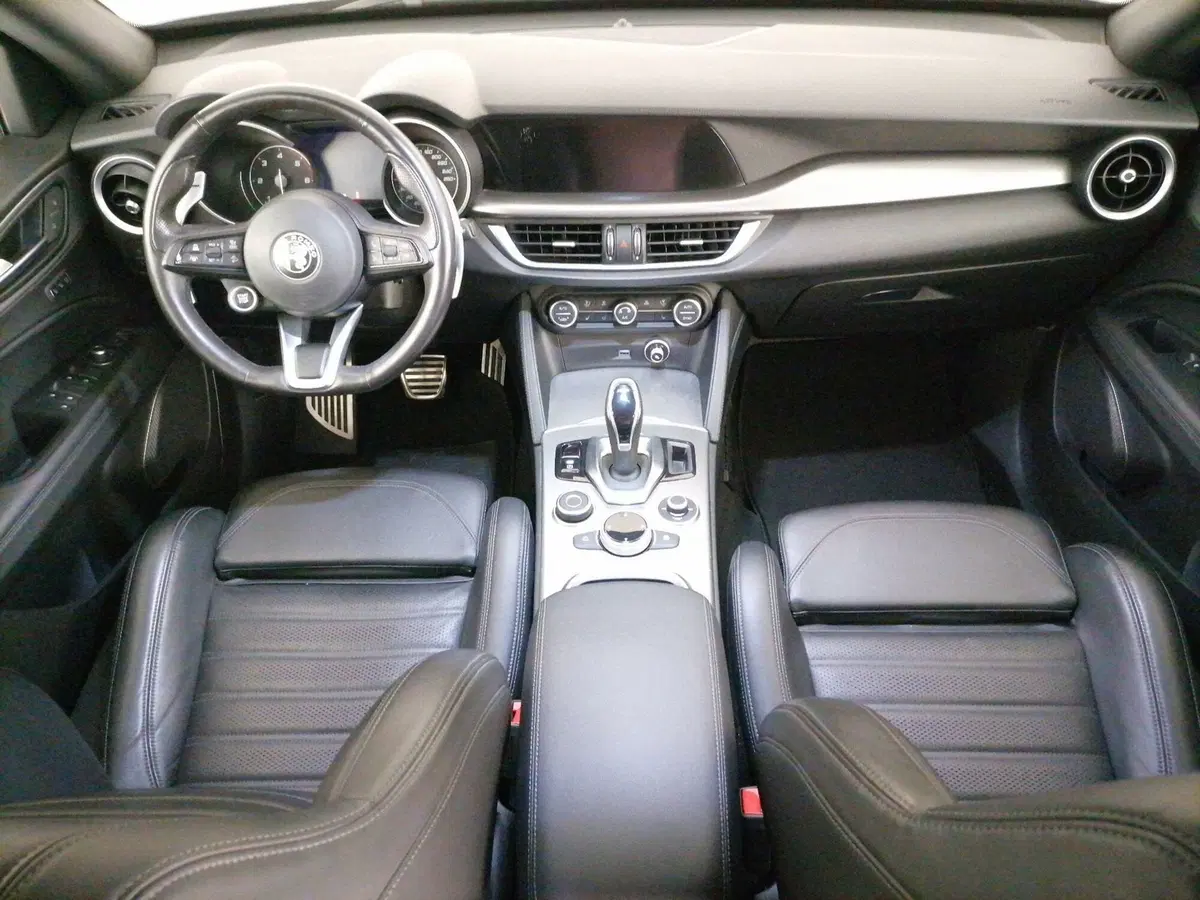Alfa Romeo Stelvio usata a Roma (9)