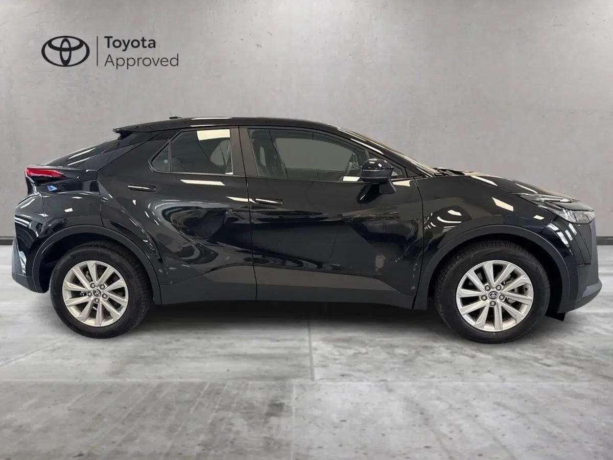 Toyota Toyota C-HR nuova a Prato (5)