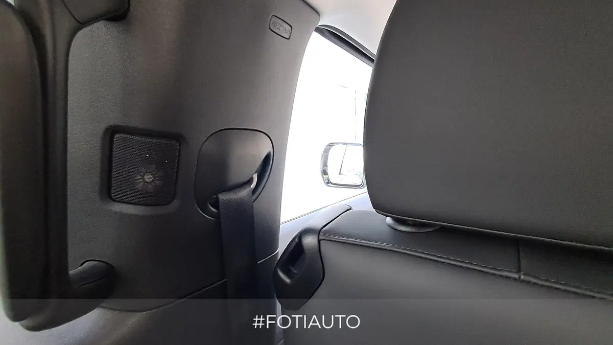 Land Rover Defender usata a Catania (11)