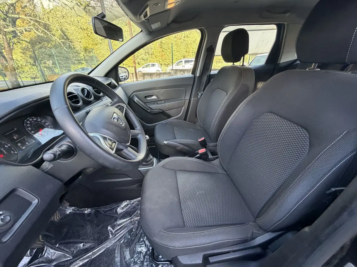 Dacia Duster nuova a La Spezia (9)