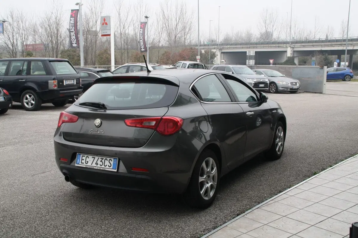 Alfa Romeo Giulietta usata a Pordenone (4)