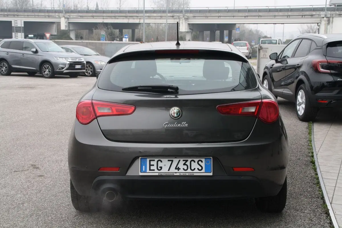 Alfa Romeo Giulietta usata a Pordenone (6)