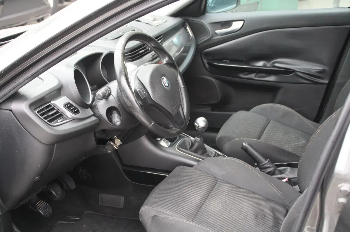 Alfa Romeo Giulietta usata a Pordenone (8)