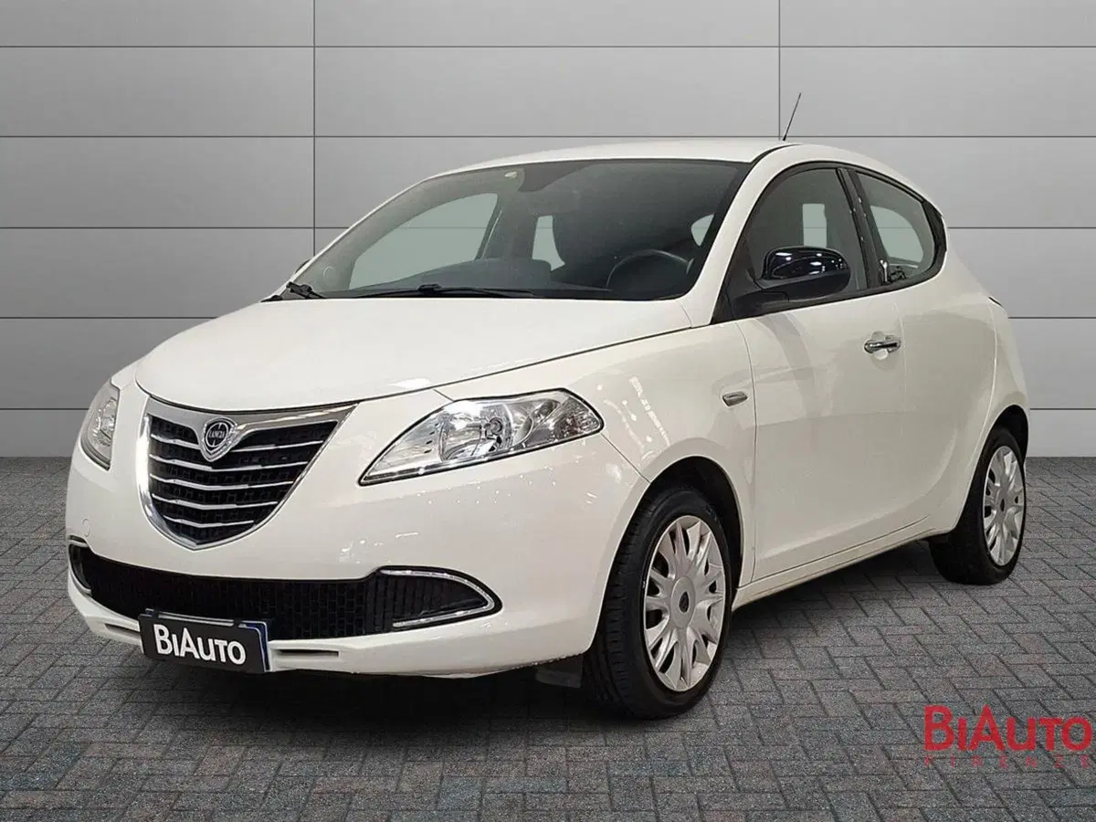 Lancia Ypsilon usata a Firenze