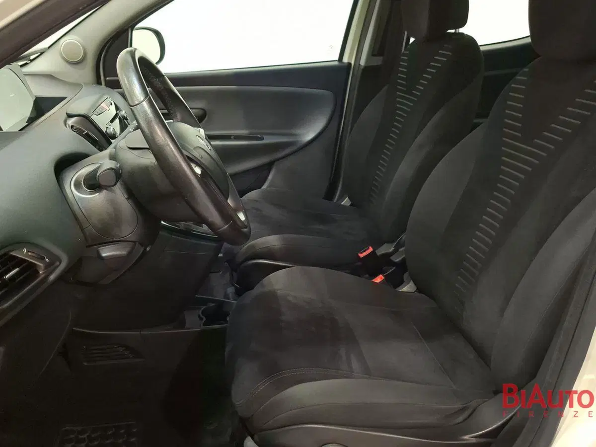 Lancia Ypsilon usata a Firenze (16)