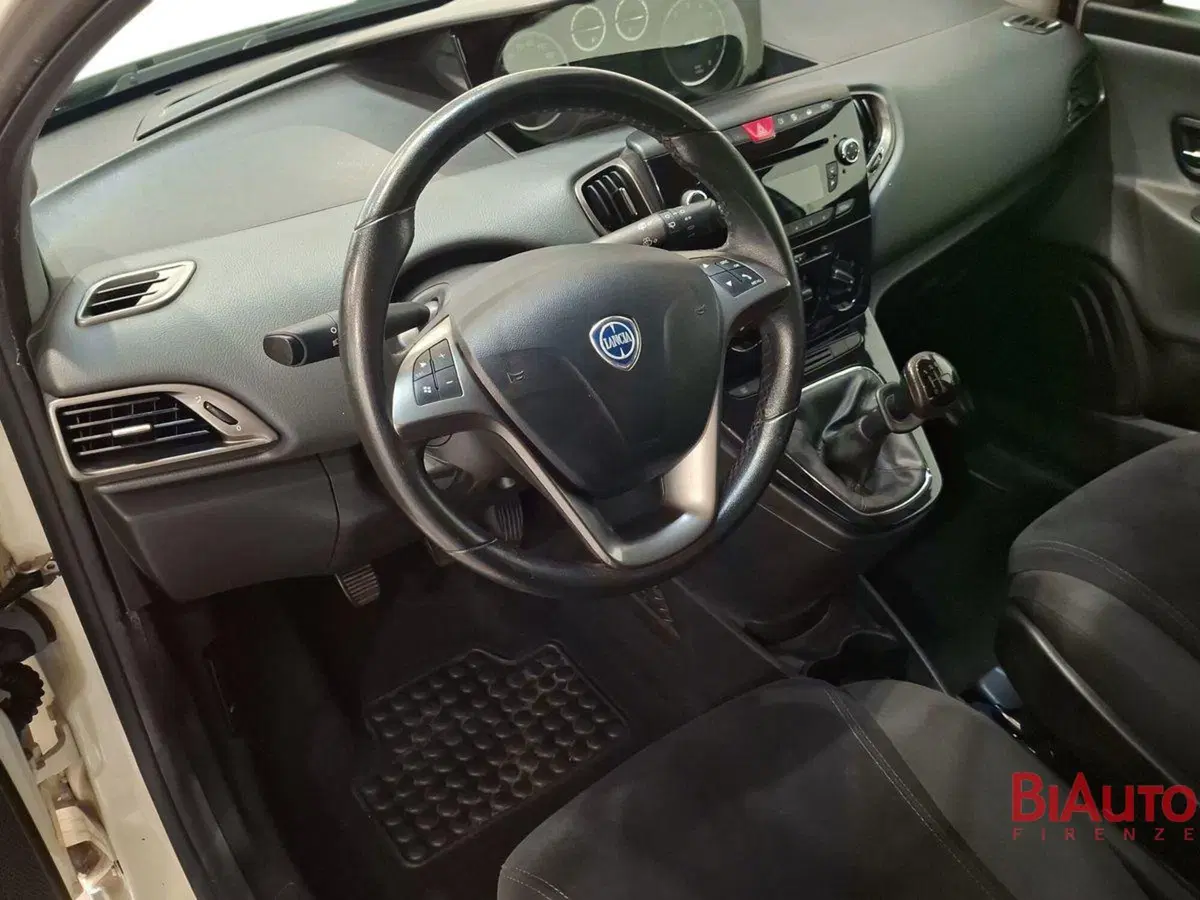 Lancia Ypsilon usata a Firenze (6)