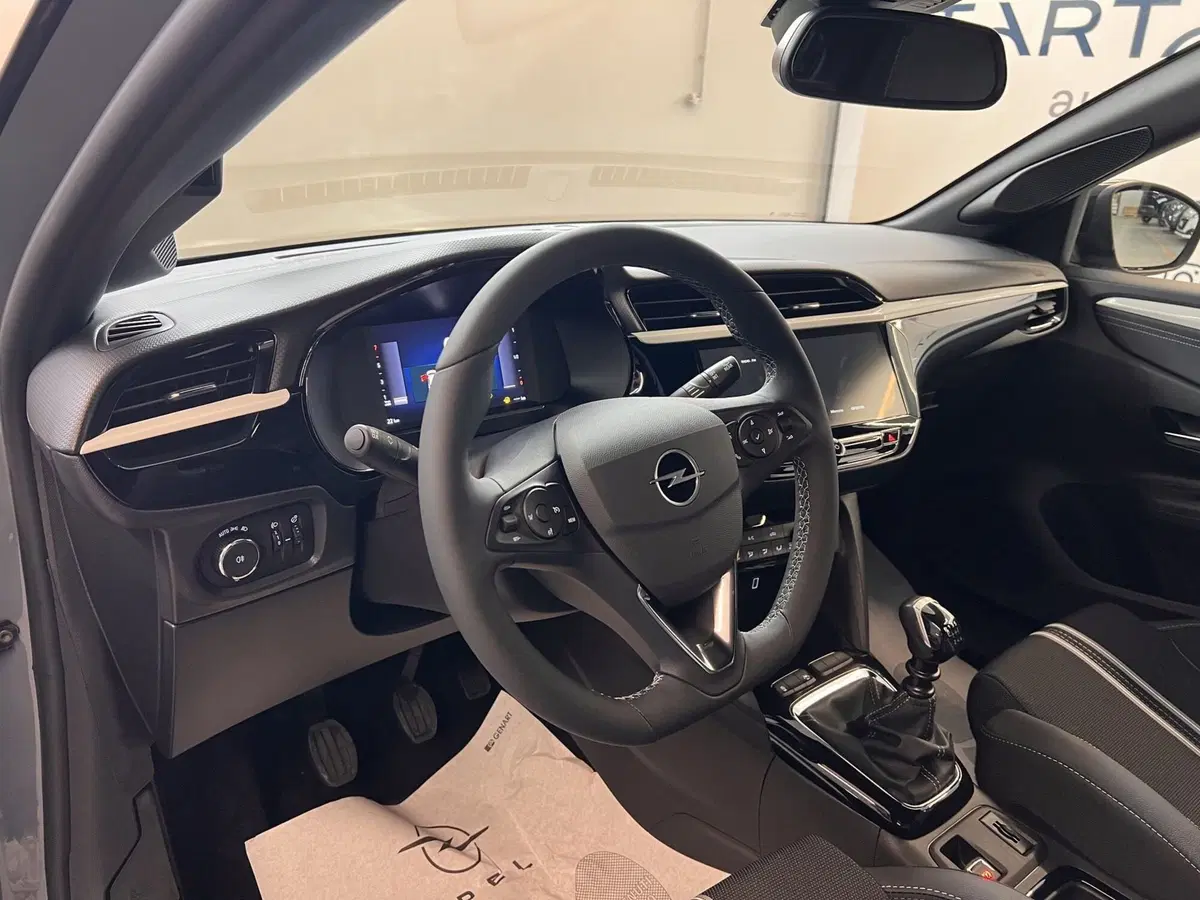 Opel Corsa nuova a Bari (13)