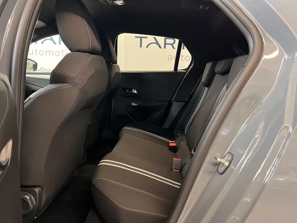 Opel Corsa nuova a Bari (16)