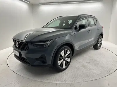 Volvo XC40 T5 Recharge Plug-in Hybrid automatico Plus Dark del 2023 usata a Bergamo