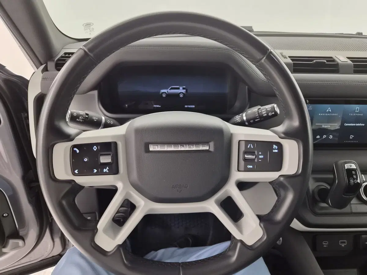Land Rover Defender usata a Bergamo (10)