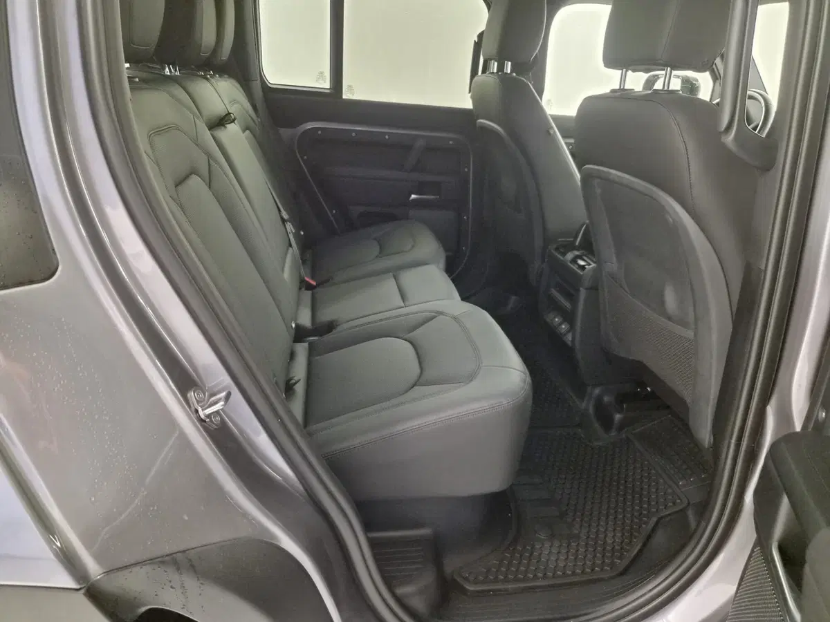 Land Rover Defender usata a Bergamo (5)