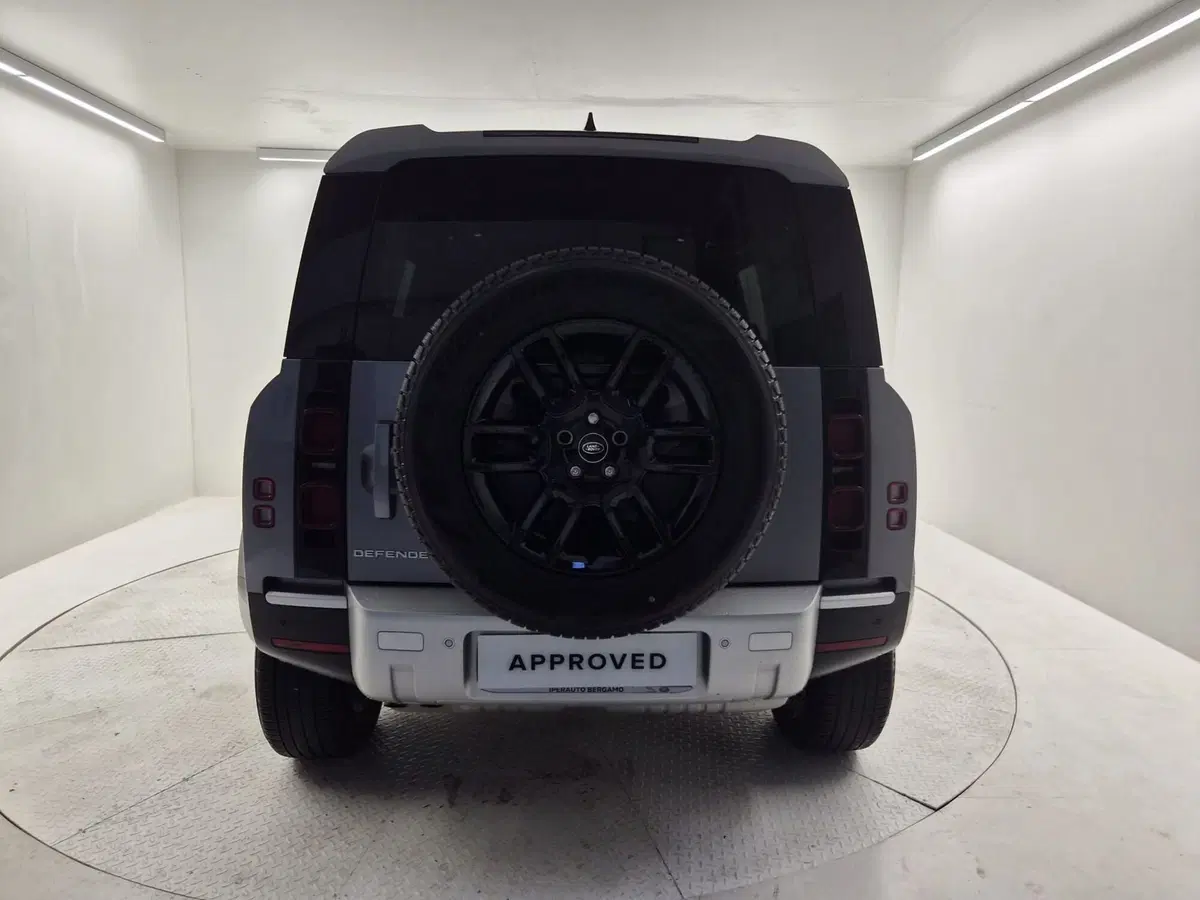Land Rover Defender usata a Bergamo (7)