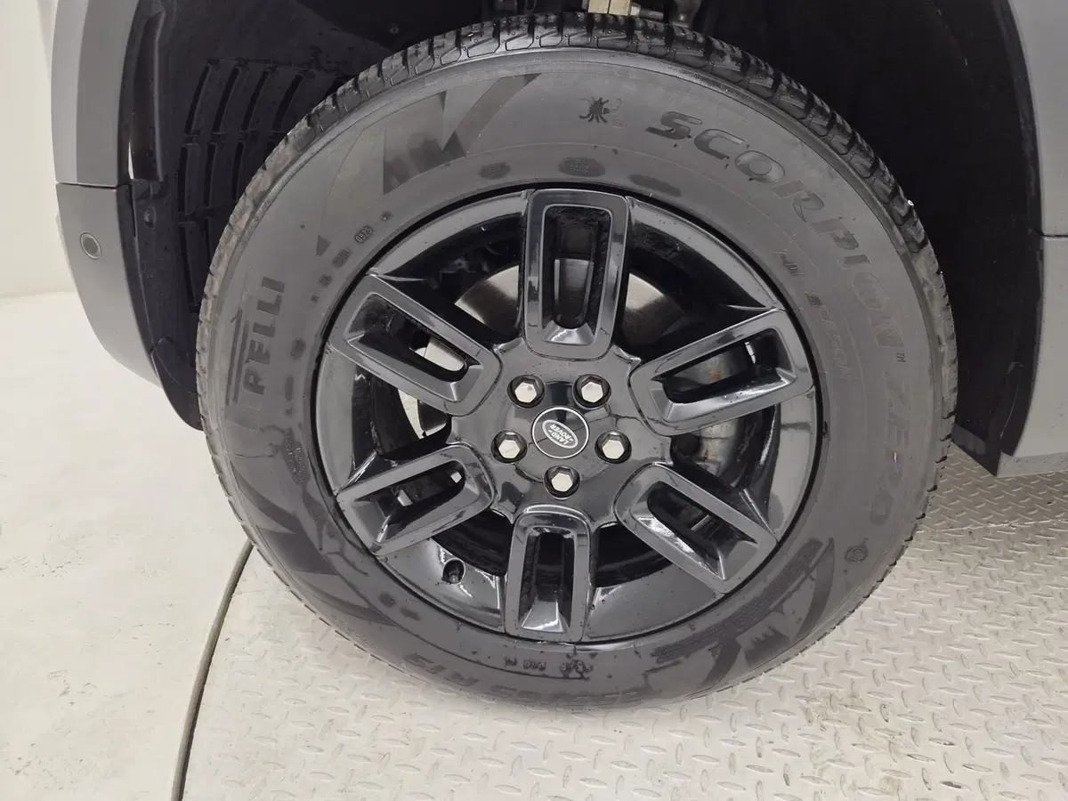 Land Rover Defender usata a Bergamo (9)