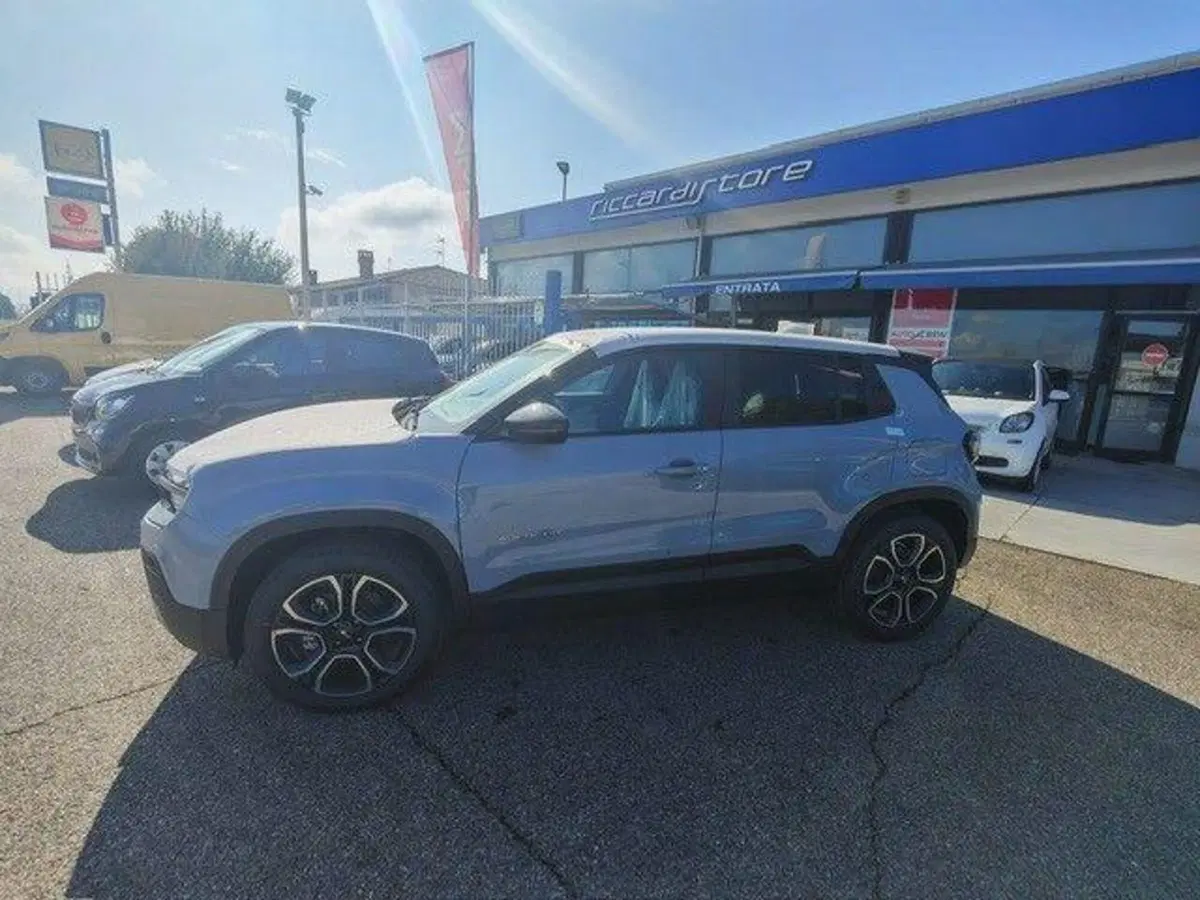 Jeep Avenger nuova a Milano