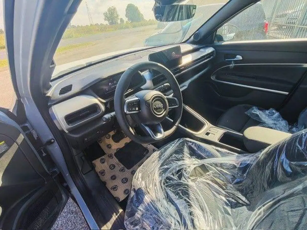 Jeep Avenger nuova a Milano (14)