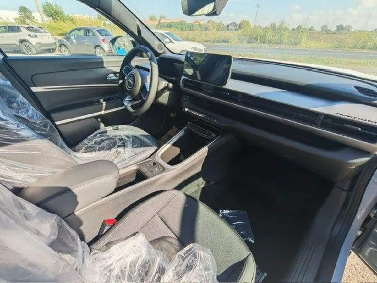 Jeep Avenger nuova a Milano (15)