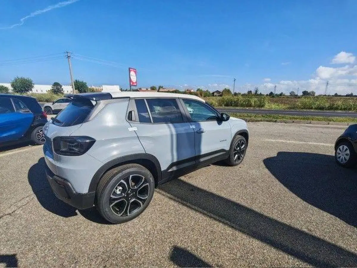 Jeep Avenger nuova a Milano (4)