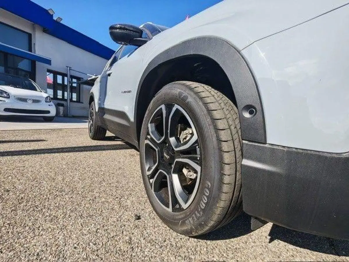 Jeep Avenger nuova a Milano (7)