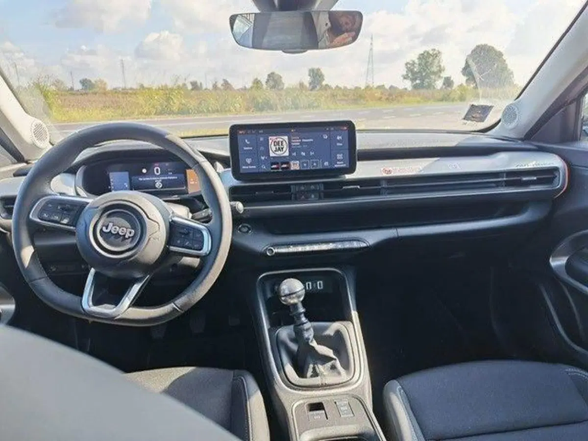 Jeep Avenger nuova a Milano (8)