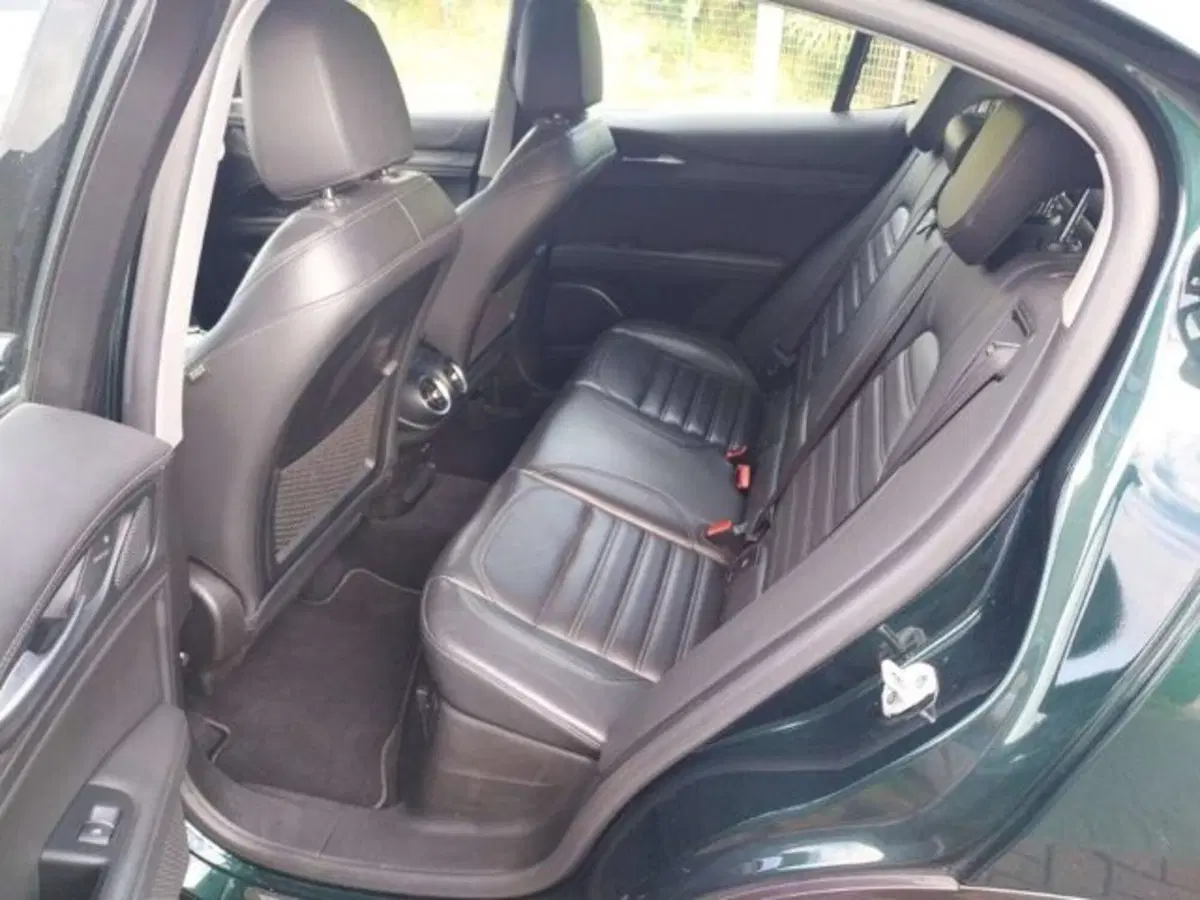 Alfa Romeo Stelvio usata a Firenze (8)